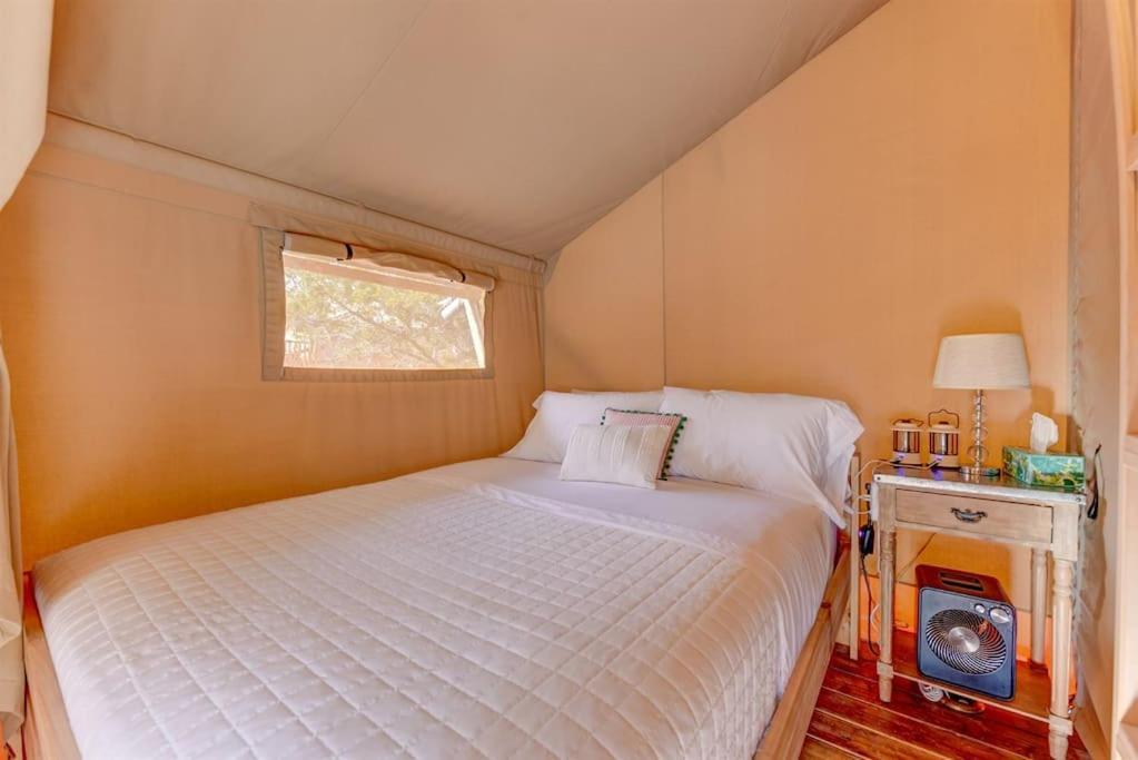 Hotel 12 Fires Luxury Glamping With Heating #5 Johnson City Zewnętrze zdjęcie